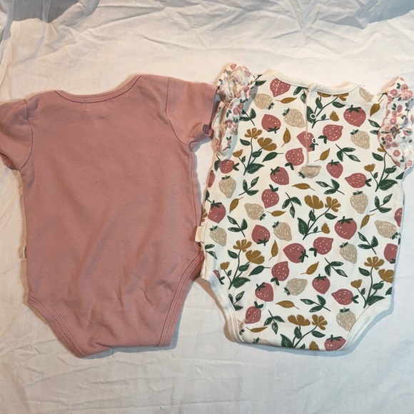 Rabbit + Bear - set of 2 short sleeve Pink Baby Onesie shirts/tops - Picture 6 of 6